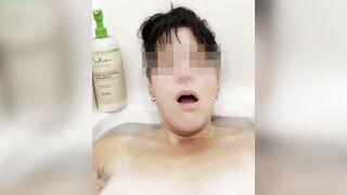 Gal masturbates in bathtub with her fingers and brings herself to climax