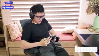 Madrastra Latin babe se folla a su Hijastro Nerd Male, le quita la virginidad! Silvana Lee & Pipeboy1