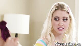 Bubble butt stepmom Cherie DeVille fucks with stepdaughter