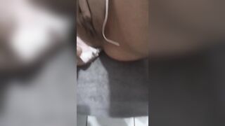 Novinha cai na Net liberando a bucetinha no pelo