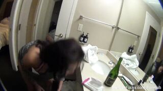 London Keyes showers off her hawt body in a hotel room