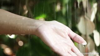 Hawt honey Abigail Mac takes a shower