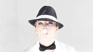 Smokin' tease with golden-haired girl Dahlia Sky