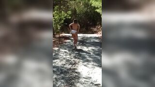 Havuz başında inlemelerimle komşuları rahatsız ettim