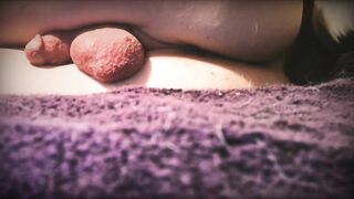 Playing with my booty untill I cum!!