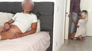 Sipariş getiren kuryeye ödemesini yapıyorum (I pay the courier)