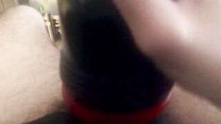 Je baise sa chatte rouge remplie de sperme fleshlight