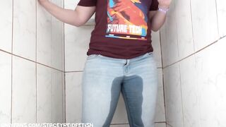 Hawt big beautiful woman Pawg Peeing in Taut Jeans in Shower!