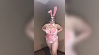 Hawt bunny try on and posing for the camera