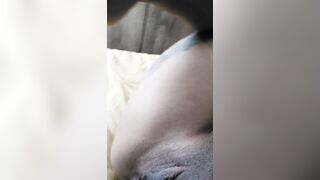 laura montengro con su juguetico