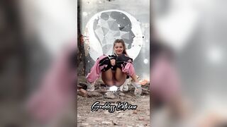 Богиня Катрина Фокс дарит тебе золотой дождь прямо в заброшенном здании