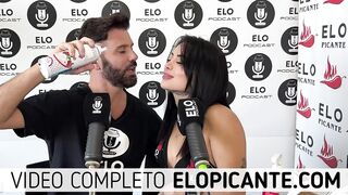 CHINA KNUTTSEN SE TRAGA LA CREMA EN EL CUARTO PICANTE