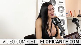 Pame Pombo prueba la banana con crema en el cuarto picante de Elo Podcast