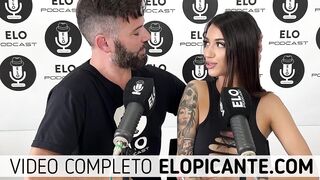 LILACK MUESTRA LA TANGA EN EL CUARTO PICANTE CON ELO PODCAST