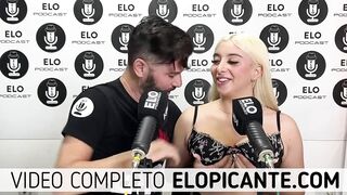 LORE SOFIA MUESTRA SUS TETAS GRANDES NATURALES CON ELO PODCAST