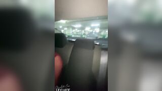 Jugamos con Lovense en el patio de comida