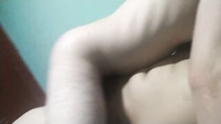 Casi embarazo a la esposa de mi mejor amigo samuel, menos mal me vine afuera de su coño