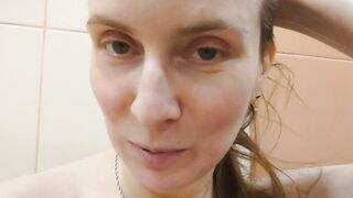 CUSTOM MOVIE WITH GOLDEN RAIN IN HOTEL SHOWER