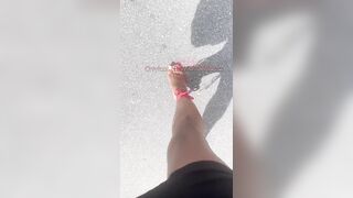 Hawt feet and white toes in heels in public come worship me bitch