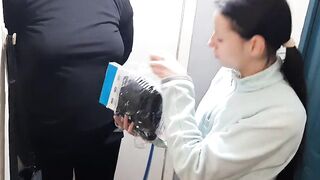 I thanked the delivery beauty for a large discount (with smutty sex and Russian conversations)