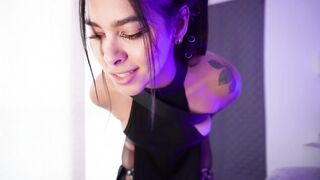 Warrior teaste her fresh food