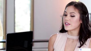 Lesbian boss welcomes her unexperienced assistant