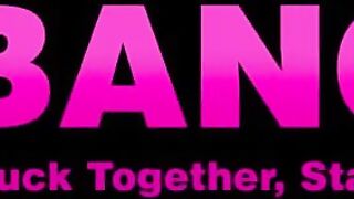 Young dyke besties toying before vagina swallowing