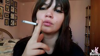 Brunette hair with natural large lips smokin' out of lip makeup