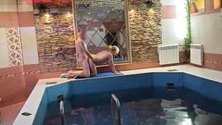 Трахаю блондинку в сауне