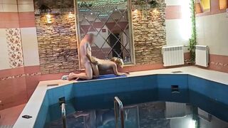 Трахаю блондинку в сауне