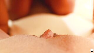 Que rico tu amigo!! Esta manera de lamer mi clit me ENCANTA - Khalessi69