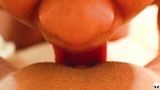 Que rico tu amigo!! Esta manera de lamer mi clit me ENCANTA - Khalessi69