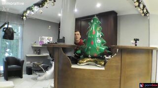 Boyfriend Catches Chloe Temple Cheating On Christmas