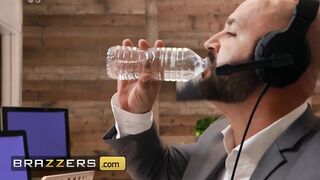 Brazzers - Excited Lesbo Sweethearts Kissa Sins & Bella Rolland Have Live Hardcore Sex In The News Studio