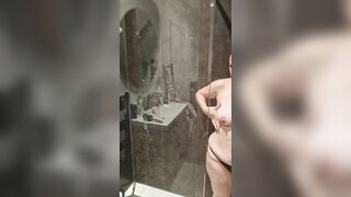 Melke meine milch Titten in der Dusche und Squiert auf den Boden