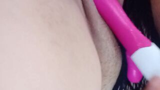 Me masturbo con mi rico vibrador ????
