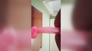 older puts sextoy in close-up and squirts