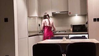 Ally’s Hot Mamma Told: ‘If U’re Still Awake... My Door’s Open.