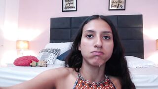 Hawt hotty makes episode sucking sex toy