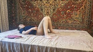 Sasha Earth gives a Anastasia Mastix an enema at home