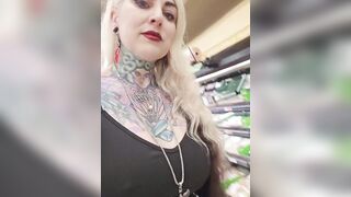 POV Upskirt Cunt at the Grocery Store!