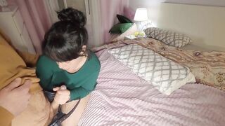 Me cojo a mi madrastra en misionero, ella quiere una corrida interna en su gran coño