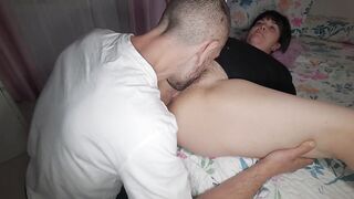 Gordita mother i'd like to fuck con gran coño peludo follada en misionero con creampie. Coño peludo de cerca
