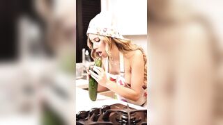 The cucumber I bought for the salad ended up inside my pussy - AMBAR PRADA