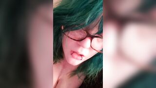 Rock gal has large squirt with loud groans