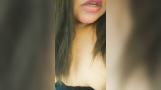 Venía a chorro mostrando la cunt totalmente abierta