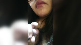 El repartidor no se aguanto y me dejó la pussy llena de goo