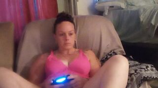 Amateur Beautiful Hotty Likes Playing Fortnite, During the time that Imagining Multiple Studs Jerking Off To Her