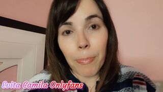 Mi primer squirt . Me masturbo, me corro y hecho todo!!! ( Evita Camila )