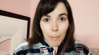 Mi primer squirt . Me masturbo, me corro y hecho todo!!! ( Evita Camila )